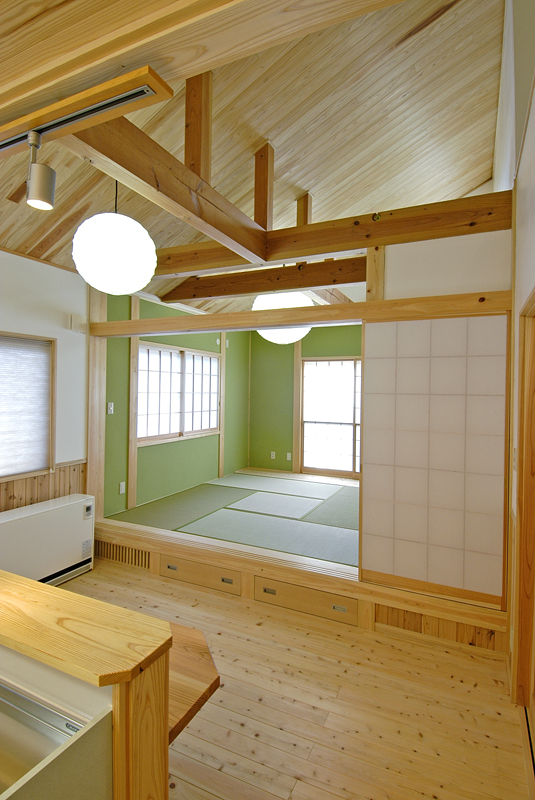 小あがりのある家