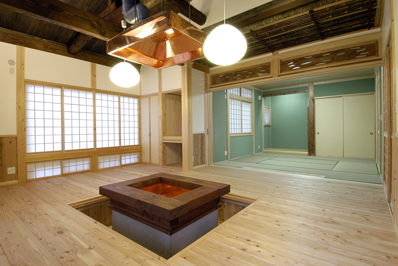 囲炉裏のある家