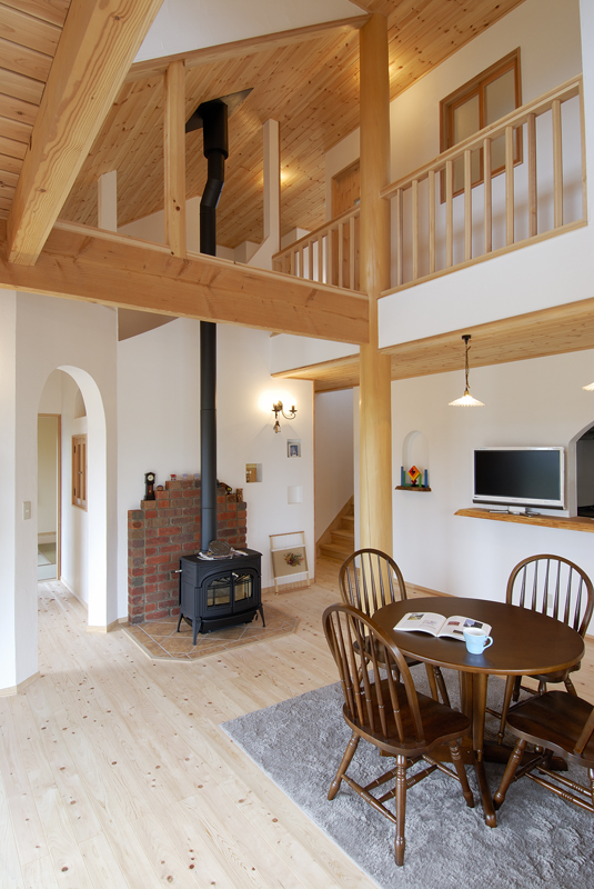 夏涼しく、冬暖かい断熱住宅（薪ストーブ）