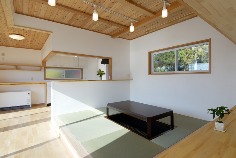 自然素材を使った、森の中にいるような家