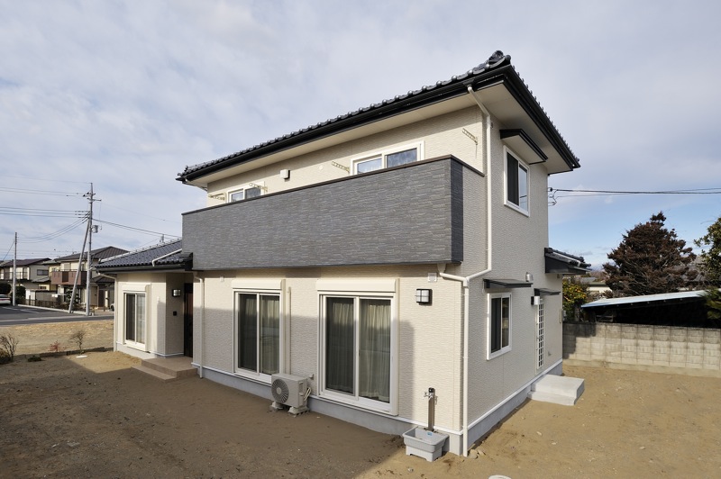 住宅の性能を考えた、全面遮熱LowEガラスの木造瓦葺住宅