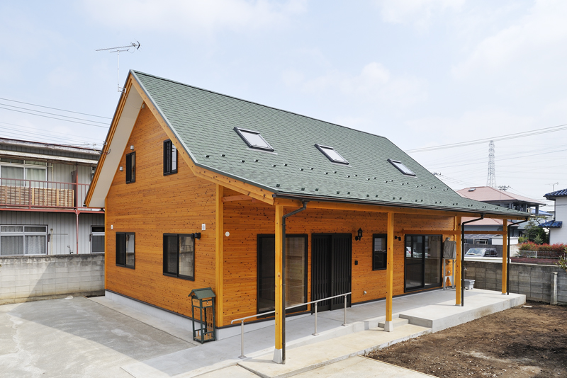 火災に対する安全策も施されたウッディーな家