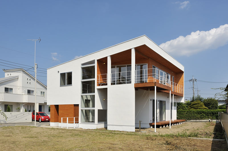 外部に向けて開放感のある住宅