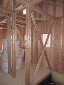 藤岡のゼロ・エネルギーハウス　筋交いのチェック