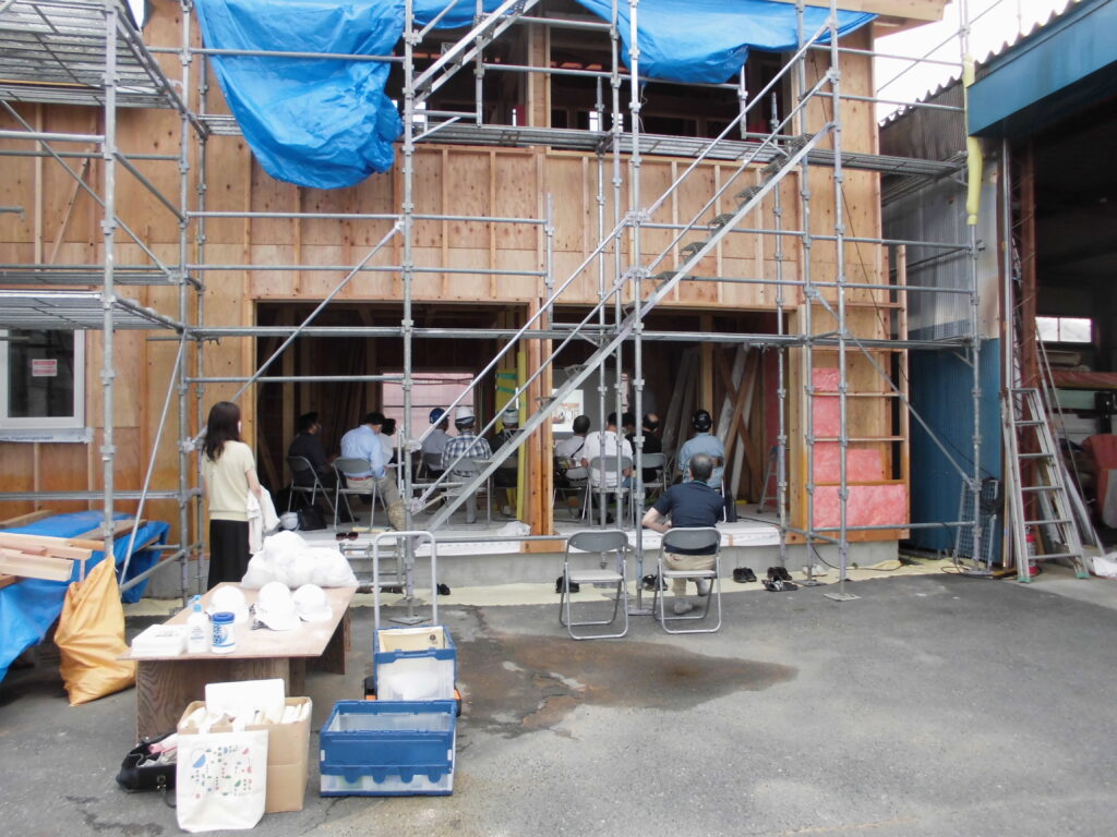 第1回住まいづくりの勉強会「省エネ住宅の現場見学会」を増設中の新社屋で開催致しました。