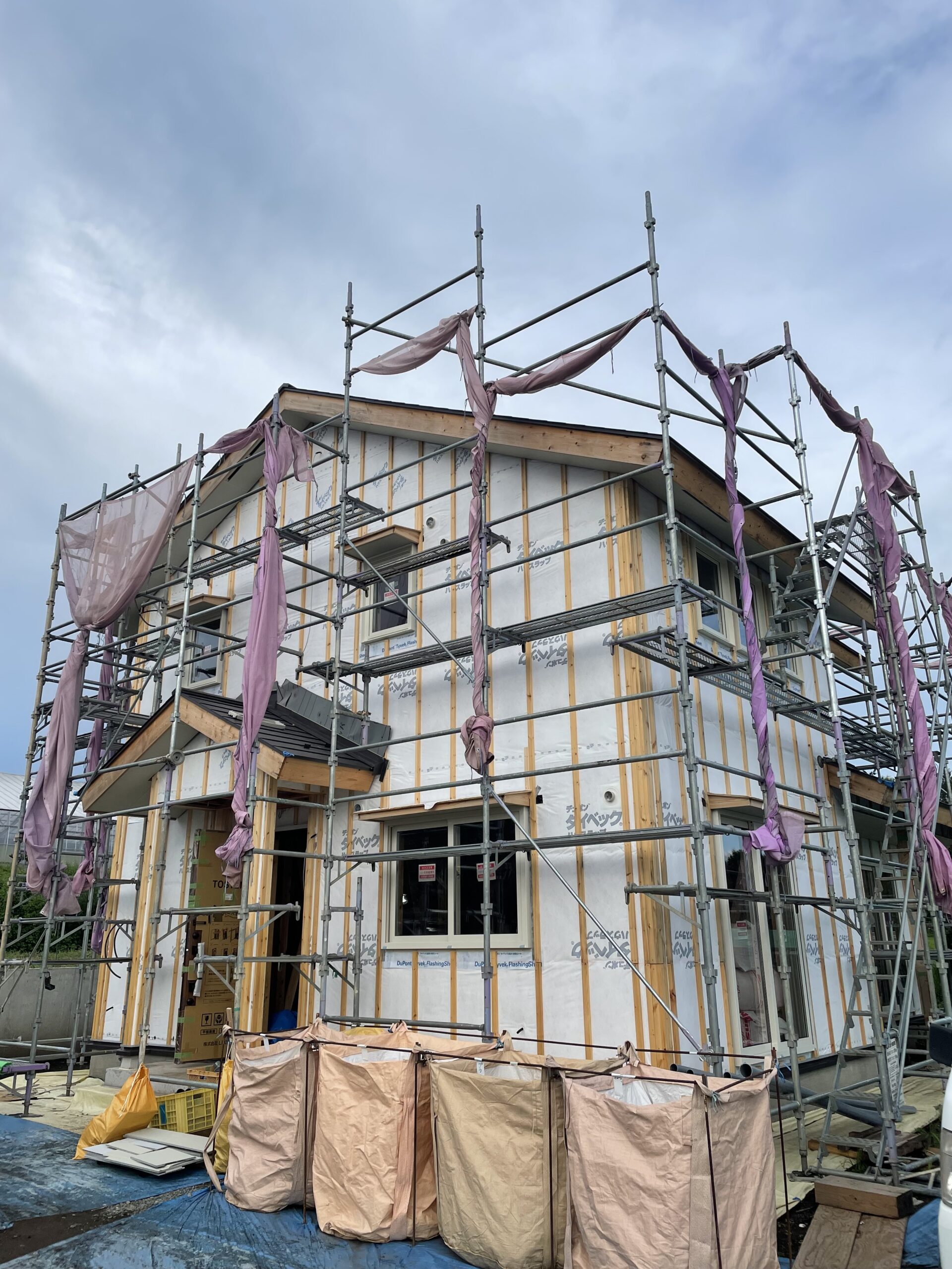 大きな吹抜けが特徴の家　建築中